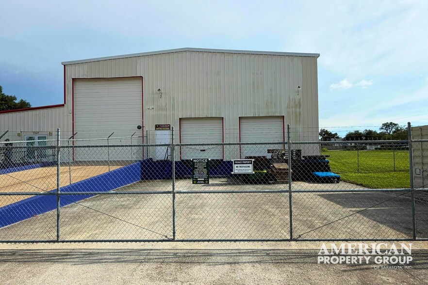 More Photos Of 1507 17th St E, Palmetto Distribution For Sale