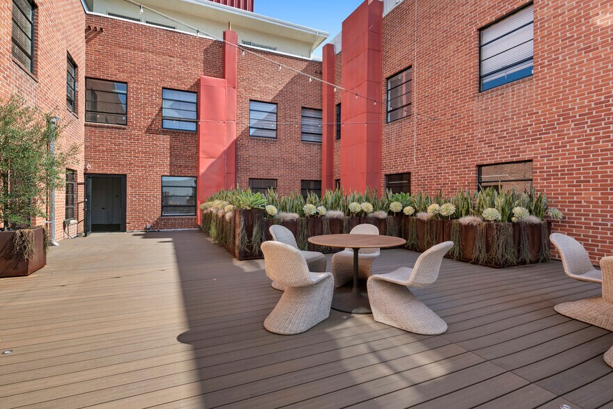 More Photos Of 139-147 S Beverly Dr, Beverly Hills Loft Creative Space For Lease