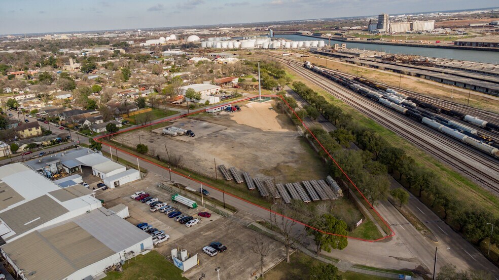 More Photos Of 936 E Navigation Blvd, Houston Land For Lease