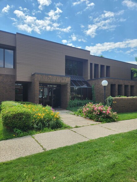 Primary Photo Of 44 First St, Mount Clemens Office For Lease