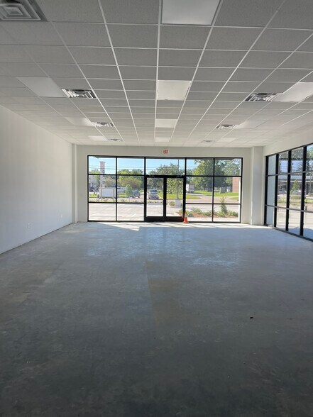 More Photos Of 13211 Coursey Blvd, Baton Rouge Storefront For Lease