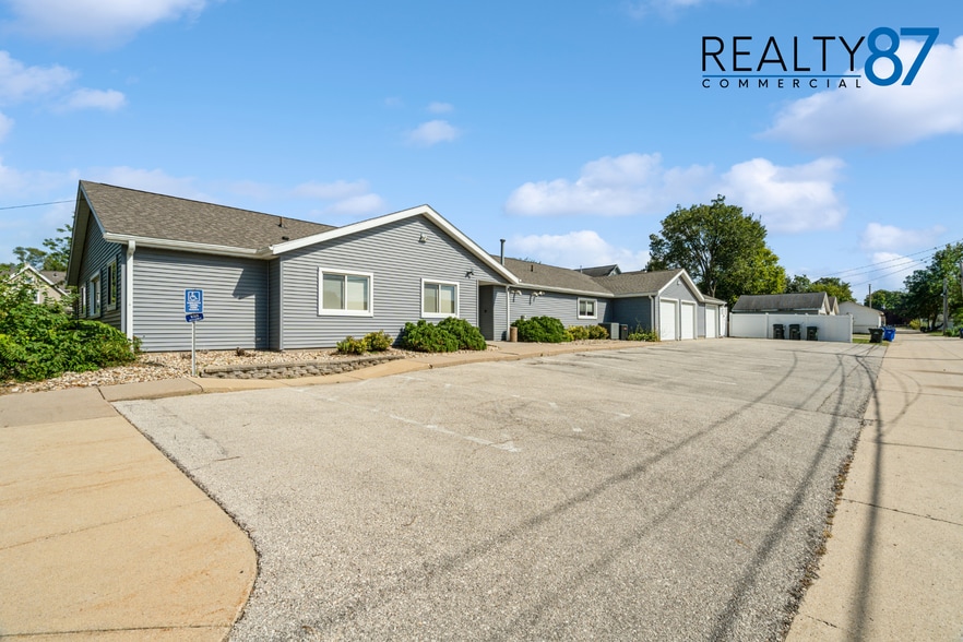 More Photos Of 715 10th Ave SE, Cedar Rapids Shelter For Sale