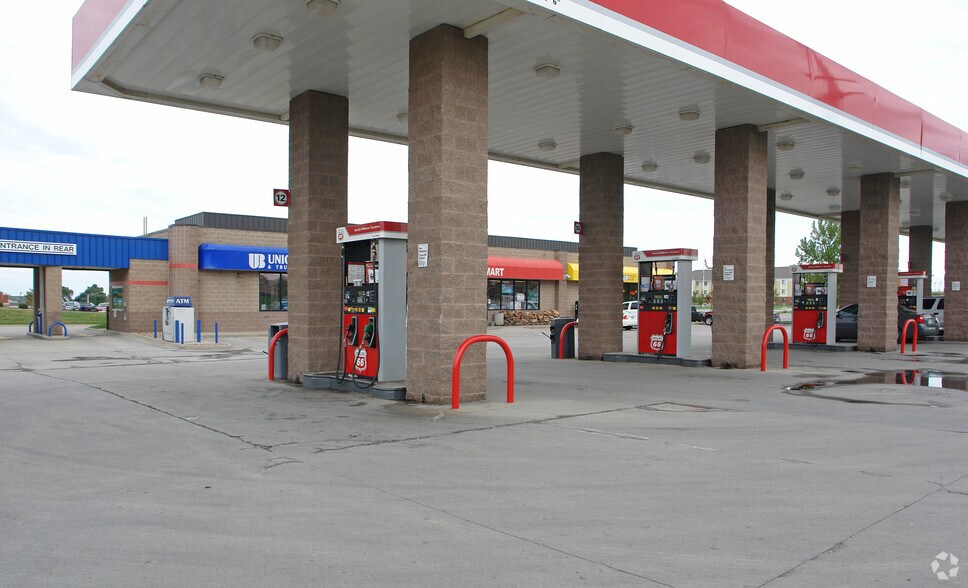 More Photos Of 10902 Parallel Pky, Kansas City Freestanding For Lease