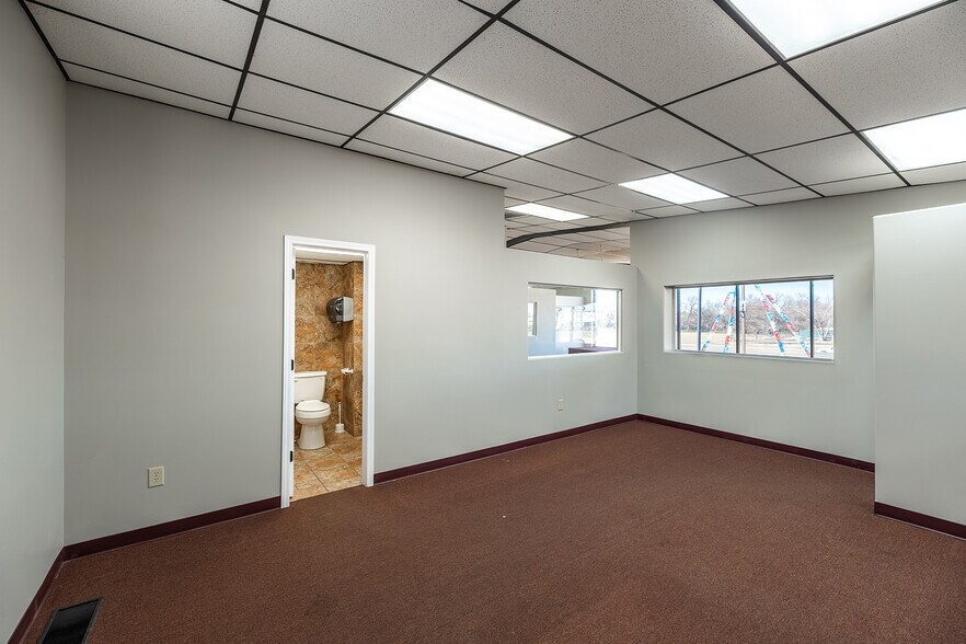 More Photos Of 11209 W Kellogg, Wichita Auto Dealership For Sale