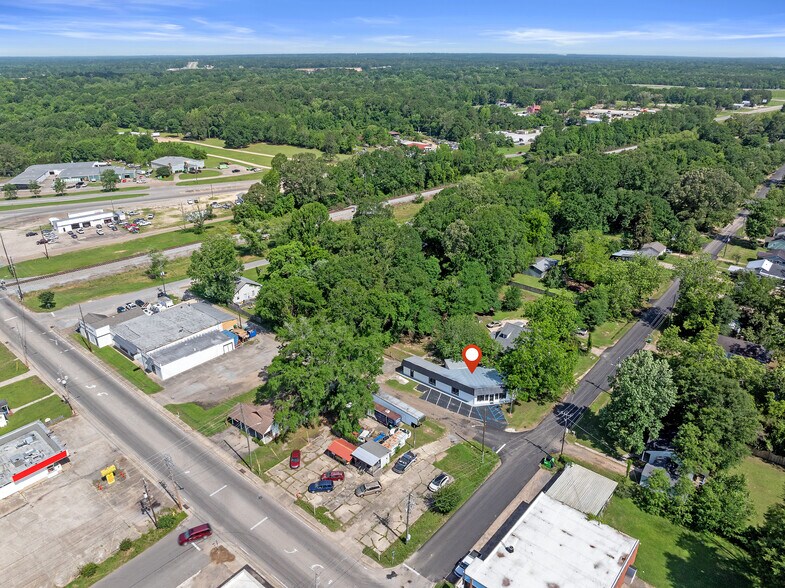 More Photos Of 106 Stevens St, Petal Freestanding For Lease