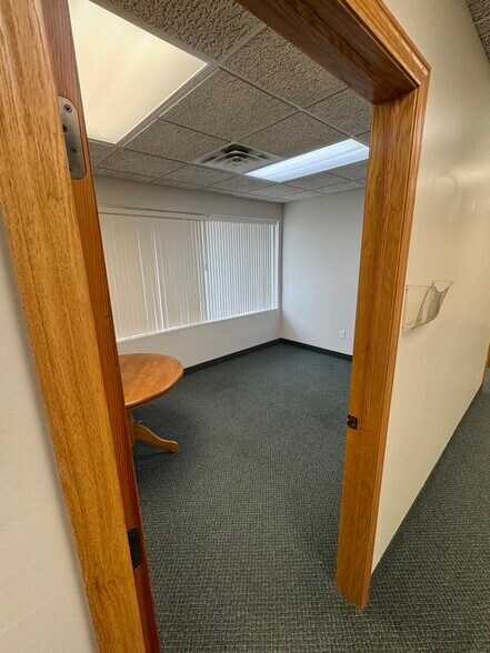 More Photos Of 5833 Pecan St, North Branch Office For Sale