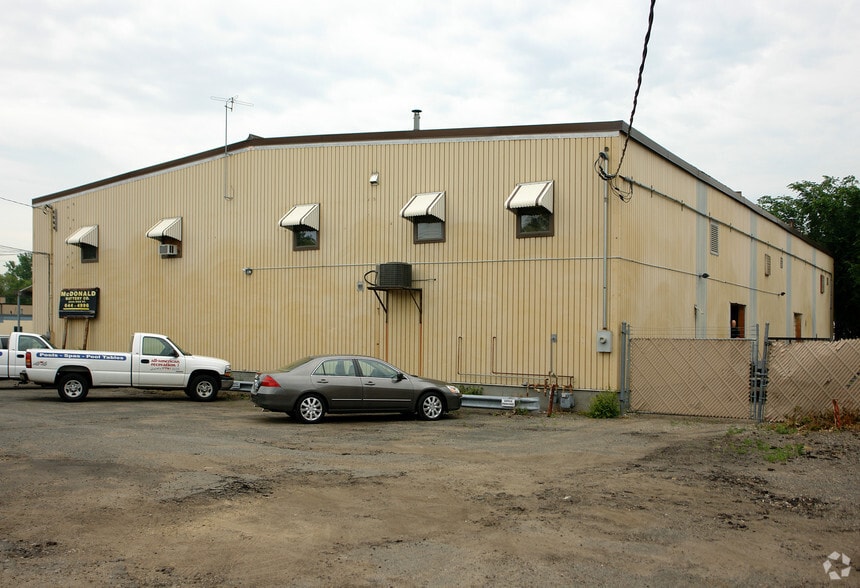 More Photos Of 2948 Rice St, Little Canada Warehouse For Lease