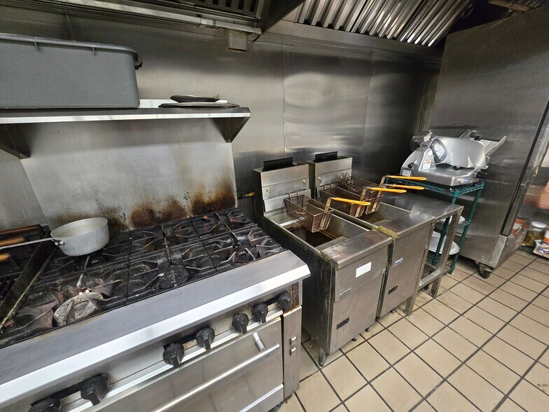 More Photos Of 48 School St, Lincoln Restaurant For Sale