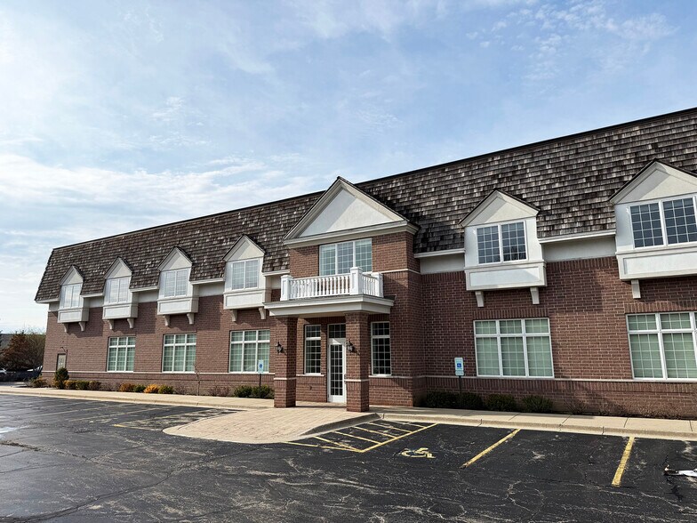 More Photos Of 13700 W Irma Lee Ct, Lake Forest Office For Lease