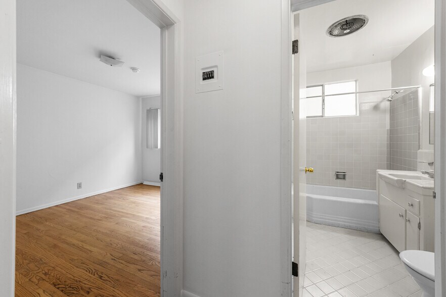 More Photos Of 8536 Saturn St, Los Angeles Apartments For Sale