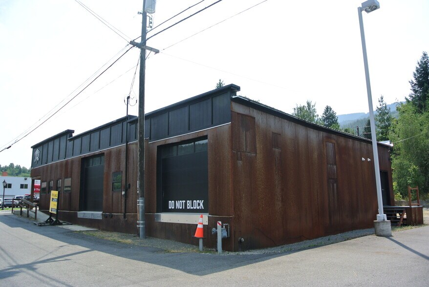 More Photos Of 2 S Division St, Kellogg Restaurant For Sale