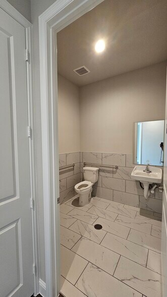 More Photos Of 3951 Alma Rd, McKinney Office For Sale