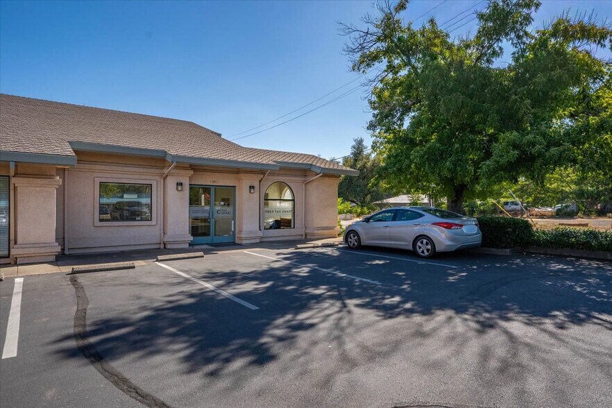 More Photos Of 1551 Hartnell Ave, Redding Office For Lease