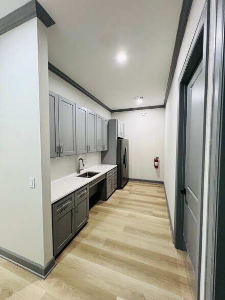 More Photos Of 1325 Main St, Katy Medical For Lease