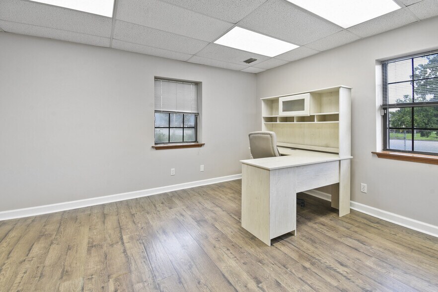 More Photos Of 3938 Sunbeam Rd, Jacksonville Medical For Sale