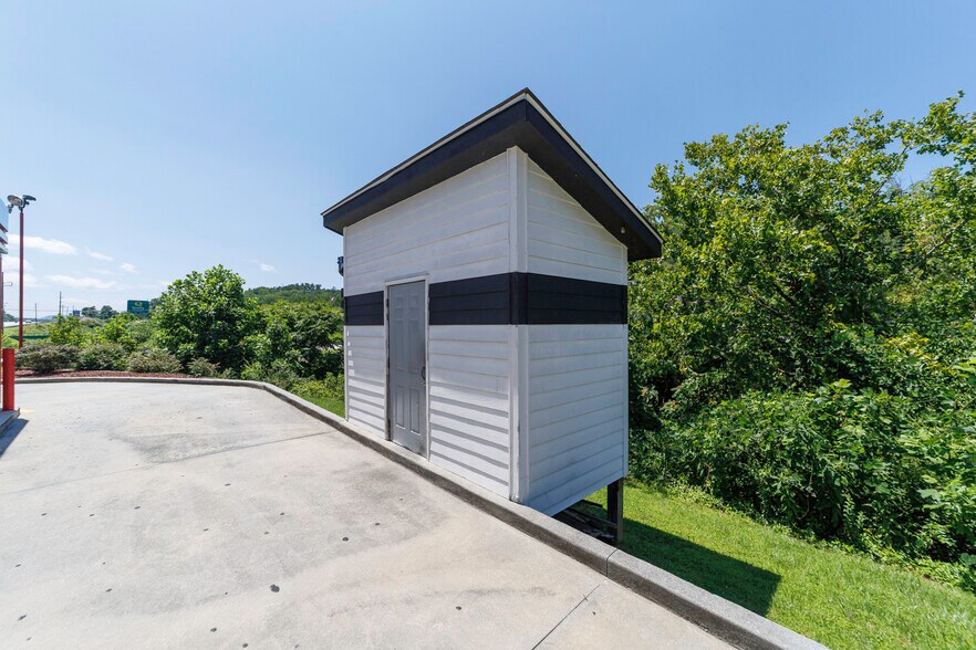 More Photos Of 12 Bo James St, Clayton General Retail For Sale
