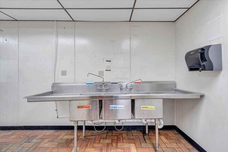 More Photos Of 1000 Electric Rd, Salem Convenience Store For Sale