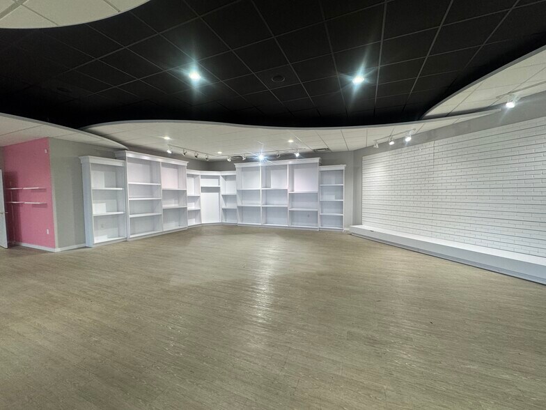 More Photos Of 2425 Scottsville Rd, Bowling Green Storefront Retail Office For Lease