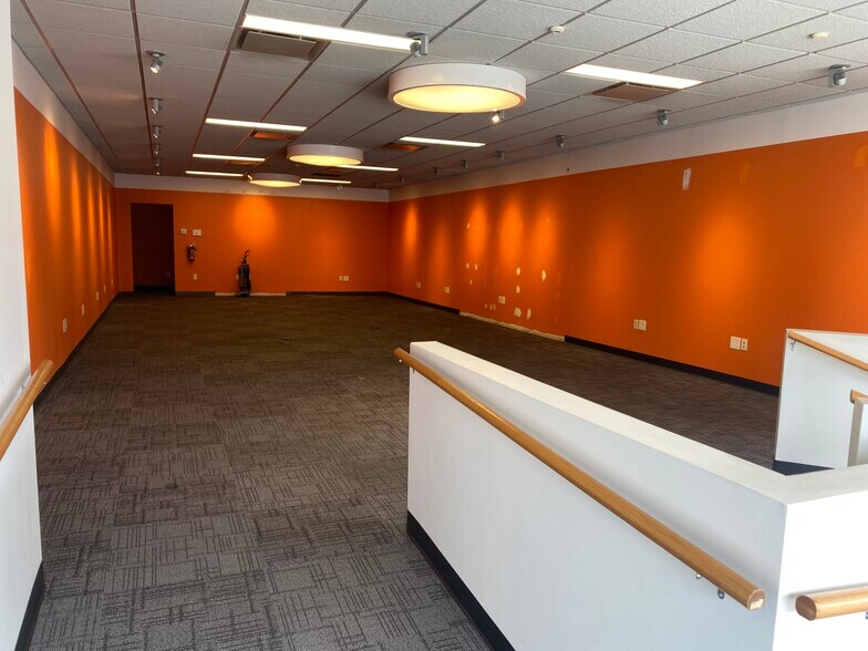 More Photos Of 132 E Main St, North Manchester Storefront Retail Residential For Lease