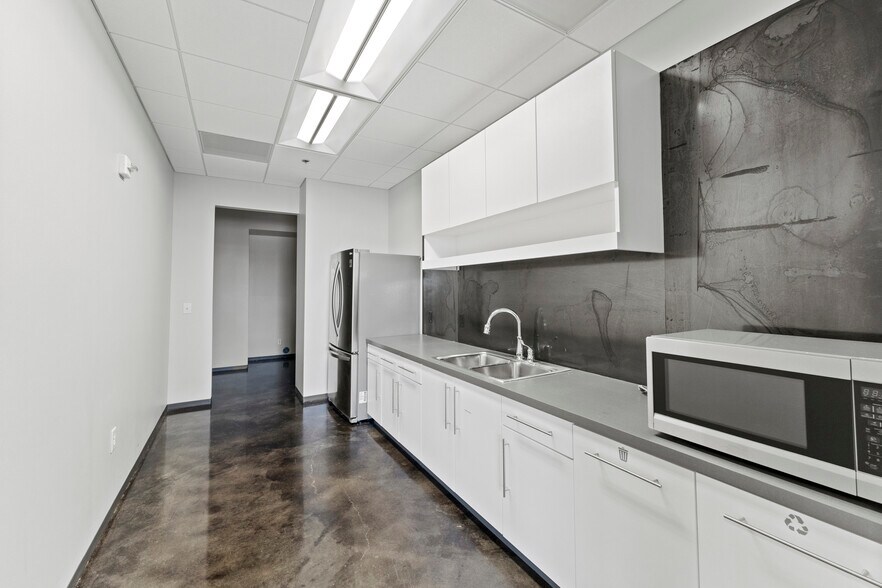 More Photos Of 5520 Capital Center Dr, Raleigh Office For Sale