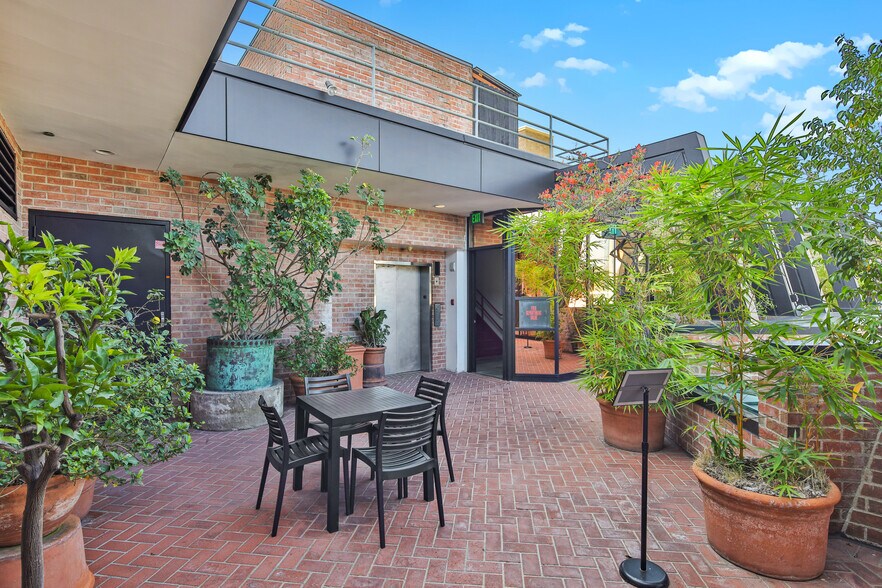 More Photos Of 413-445 N Rodeo Dr, Beverly Hills Coworking Space