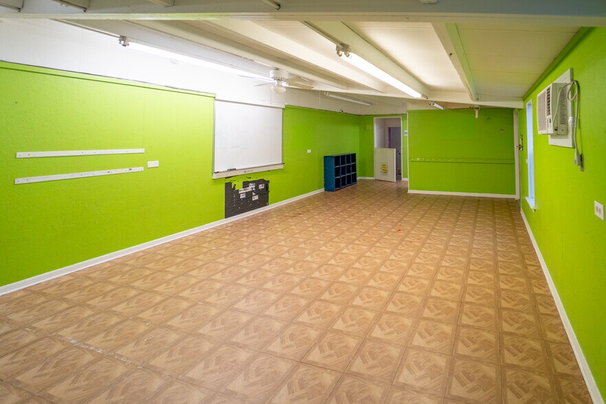 More Photos Of 105 Ward St, Cuero Daycare Center For Sale