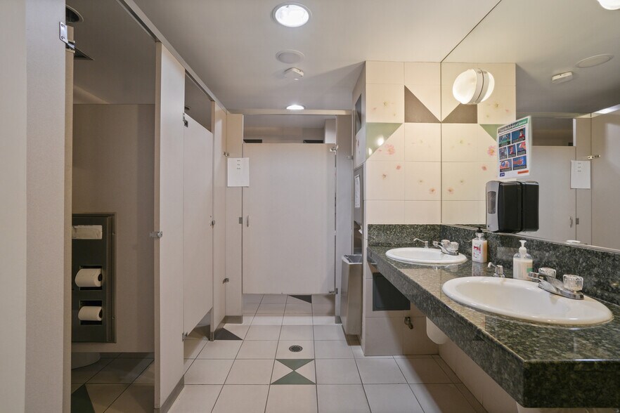 More Photos Of 1500-1520 State St, San Diego Office For Lease