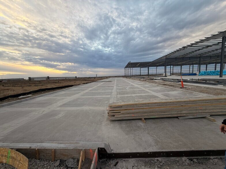 More Photos Of 5447 Sunflower Ct, Bel Aire Warehouse For Lease