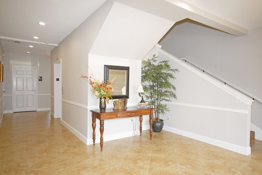 More Photos Of 315 S Jupiter Rd, Allen Office For Lease