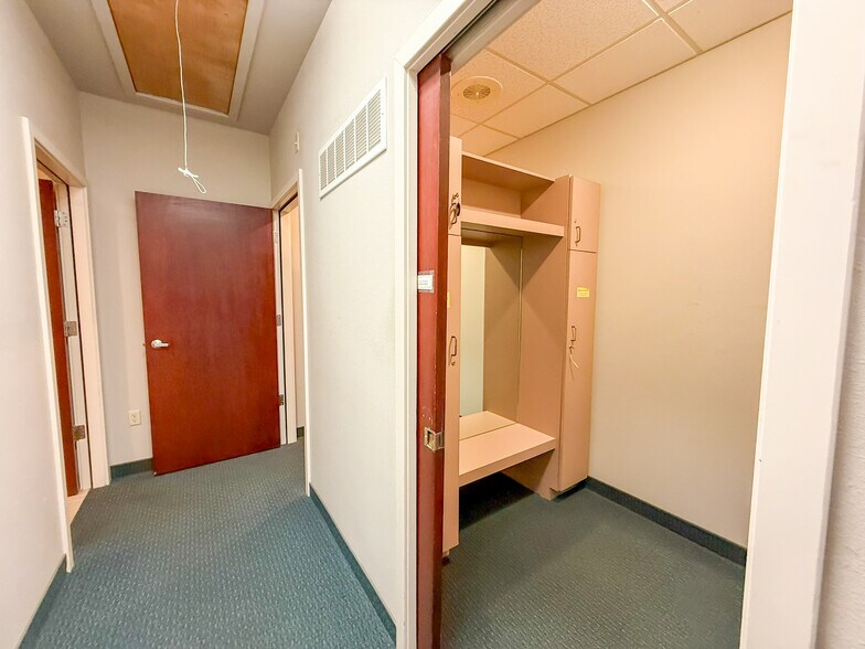More Photos Of 910 S Scheuber Rd, Centralia Medical For Lease