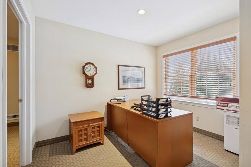 More Photos Of 326 Main St, Harleysville Office For Sale