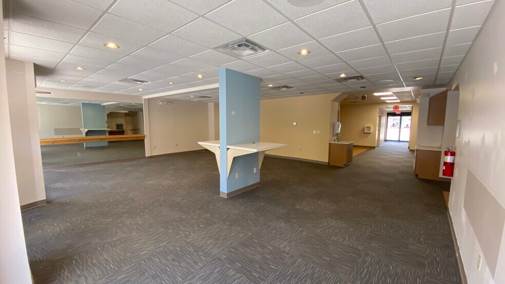 More Photos Of 39 S Main St, Nazareth General Retail For Lease