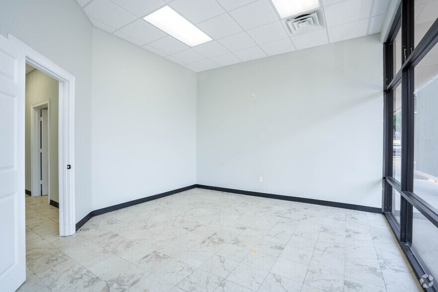 More Photos Of 7902-7904 Broadway St, Pearland Unknown For Lease