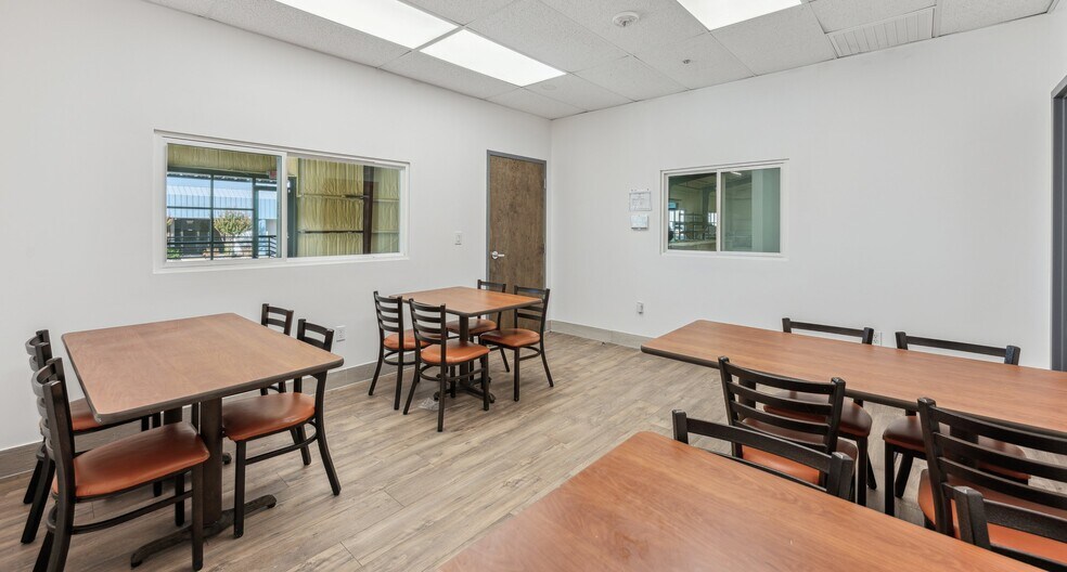 More Photos Of 3305 Century Dr, Rowlett Showroom For Sale