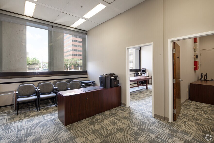 More Photos Of 1105 N Market St, Wilmington Office For Sale