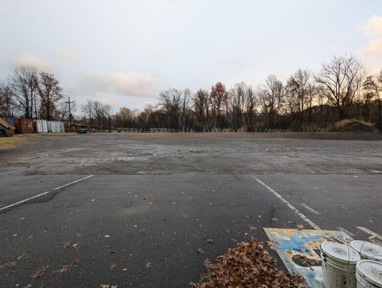 More Photos Of 2407 Burlington Ave, Delanco Light Distribution For Lease