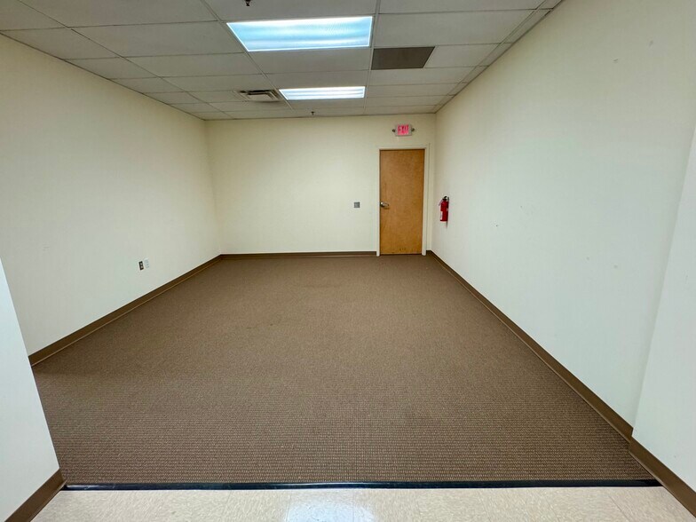 More Photos Of 10621 Gateway Blvd, Manassas Office For Lease