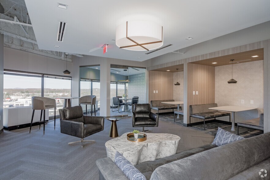 More Photos Of 6 Montgomery Village Ave, Gaithersburg Office For Lease