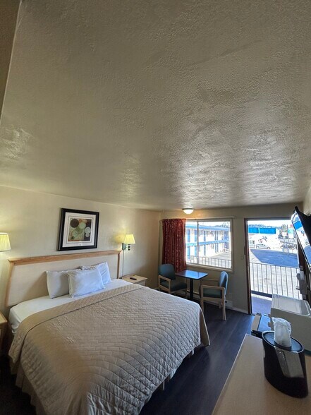 More Photos Of 1593 US 101 Hwy, Reedsport Hotel For Sale