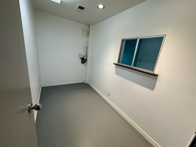 More Photos Of 8776 Helms Ave, Rancho Cucamonga Warehouse For Sale