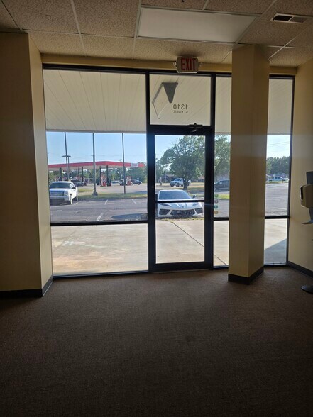 More Photos Of 1300-1336 S York St, Muskogee Storefront For Lease