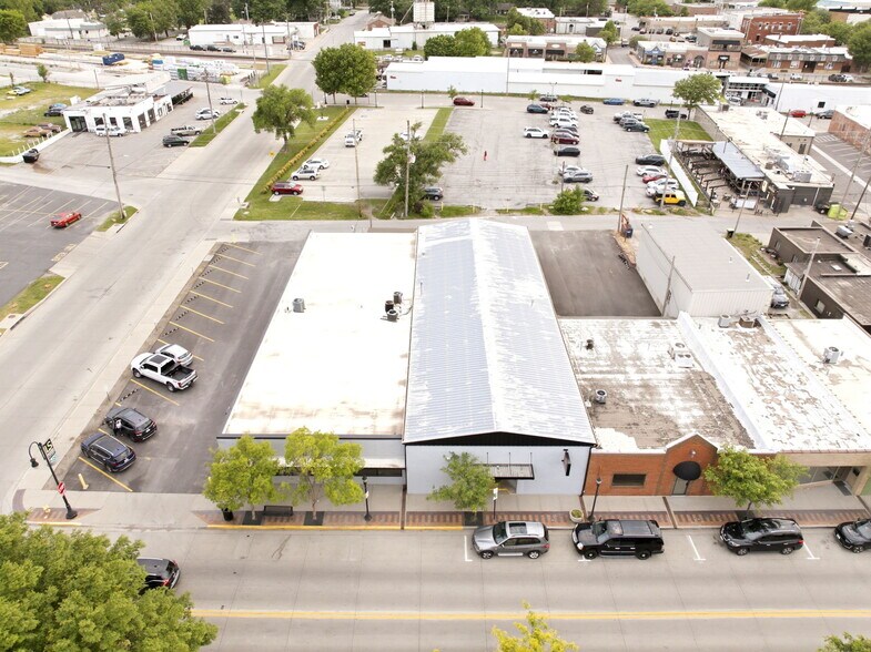 More Photos Of 326 SE Douglas St, Lees Summit Office For Sale