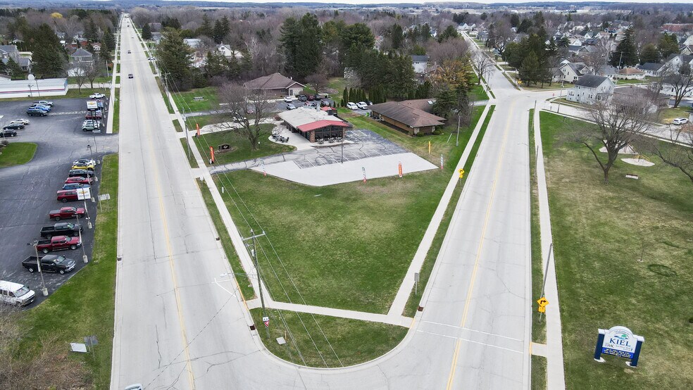 More Photos Of 707 W Park Ave, Kiel Restaurant For Sale