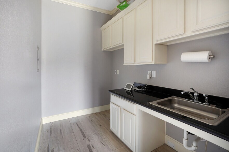 More Photos Of 134 Eldridge Rd, Sugar Land Office Residential For Lease