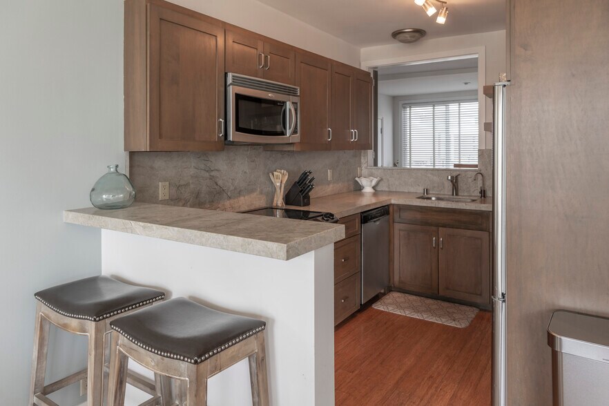 More Photos Of 901 Ocean Ave, Santa Monica Apartments For Sale