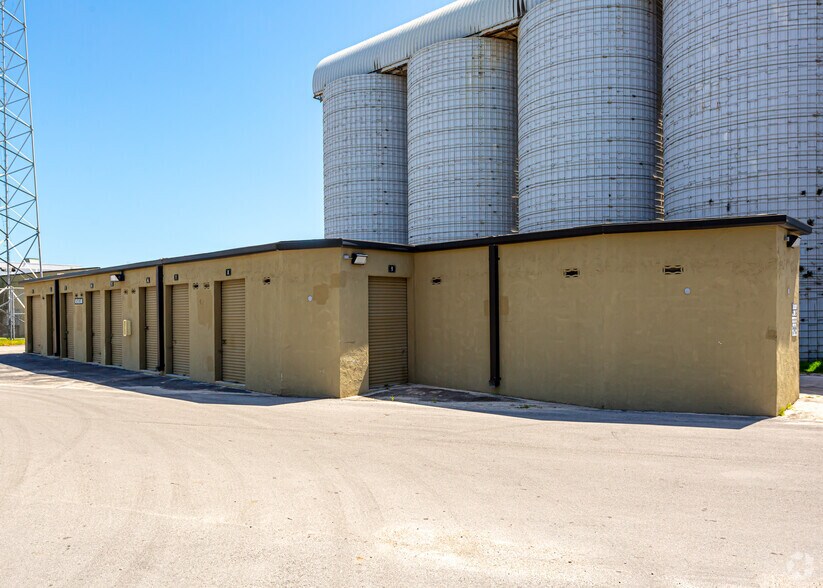 More Photos Of 14755 NE 20th Ave, Miami Warehouse For Lease