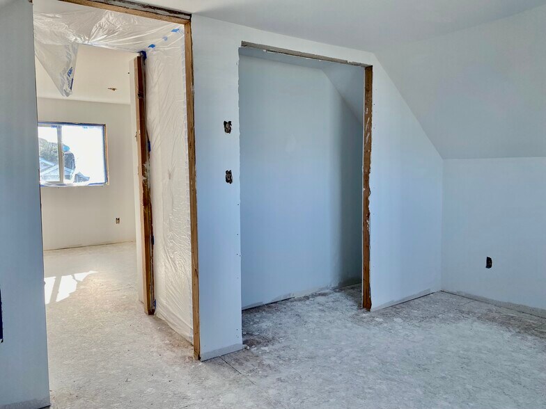 More Photos Of , Lincoln City Unknown For Sale