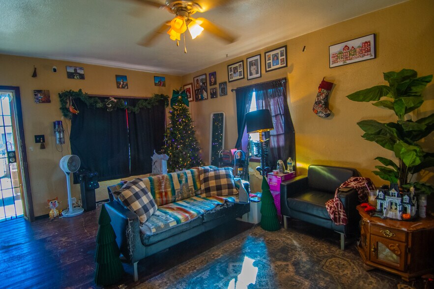 More Photos Of 54140 N Main St, Seligman Freestanding For Sale