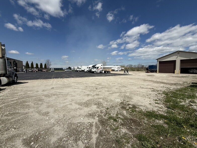 More Photos Of 8519 Storage Dr, Franksville Warehouse For Lease