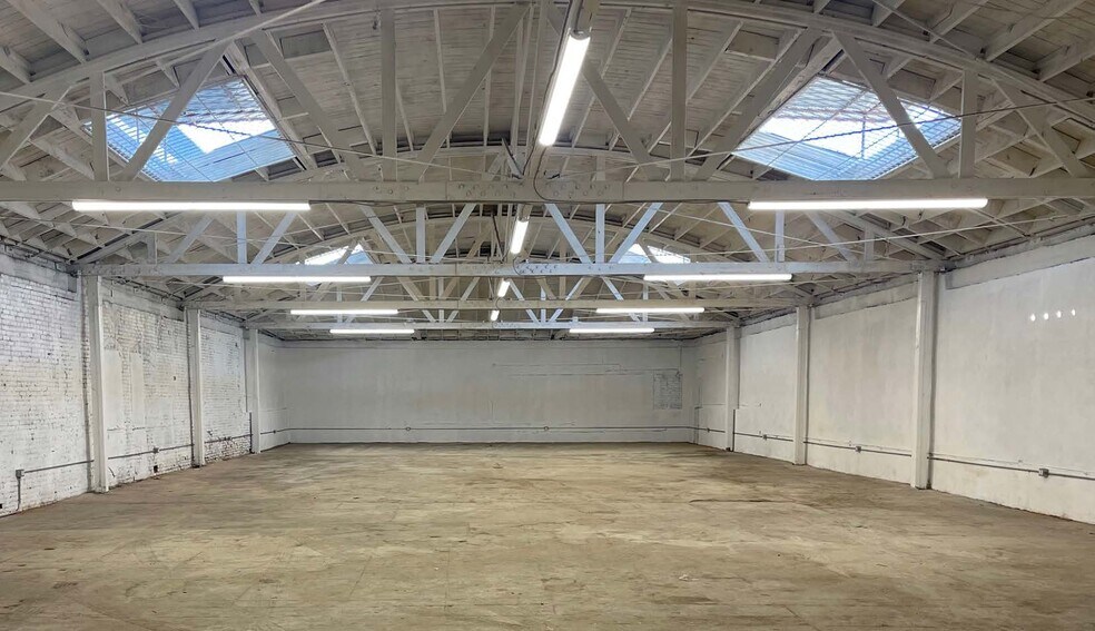 Primary Photo Of 3805 Avalon Blvd, Los Angeles Manufacturing For Sale